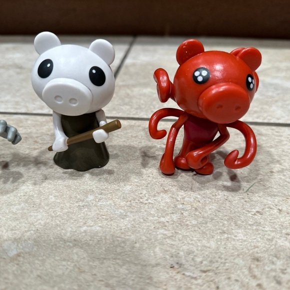 Roblox Piggy Silver Robby Memory with Bat Parasee Parasite - Picture 3 of 7